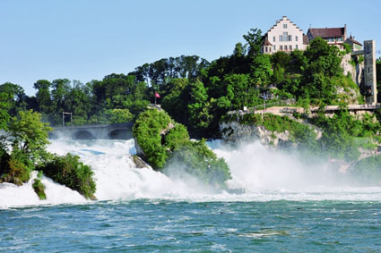 Rheinfall im Kanton Zürich und Schaffhausen