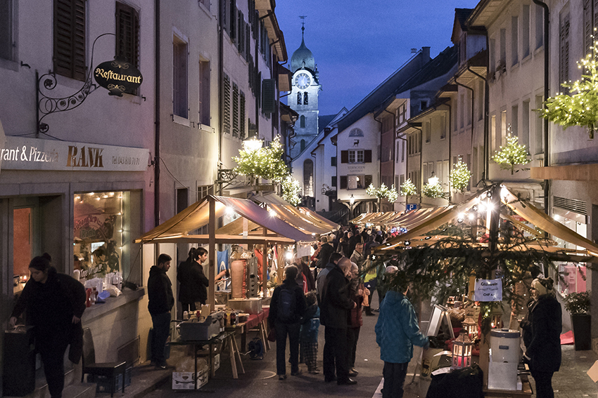 Weihnachtsmarkt am Rhein: Eglisau lädt ein.